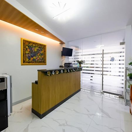 Oyo 848 Dona Aurora Condotel เกซอนซิตี้ ภายนอก รูปภาพ