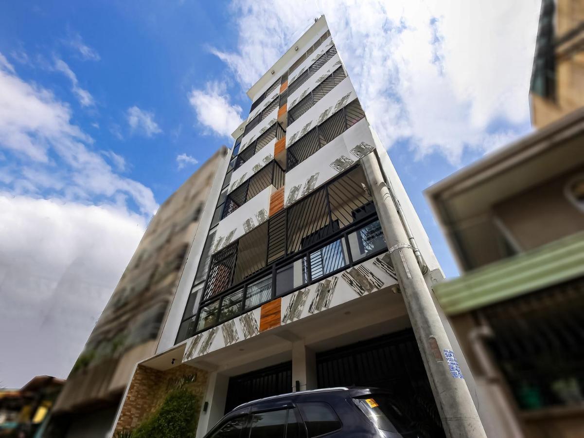 Oyo 848 Dona Aurora Condotel เกซอนซิตี้ ภายนอก รูปภาพ