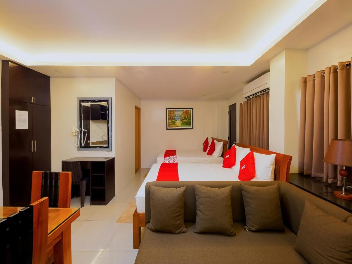 Oyo 848 Dona Aurora Condotel เกซอนซิตี้ ภายนอก รูปภาพ