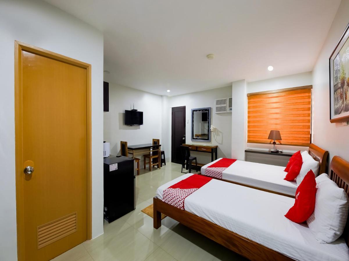 Oyo 848 Dona Aurora Condotel เกซอนซิตี้ ภายนอก รูปภาพ
