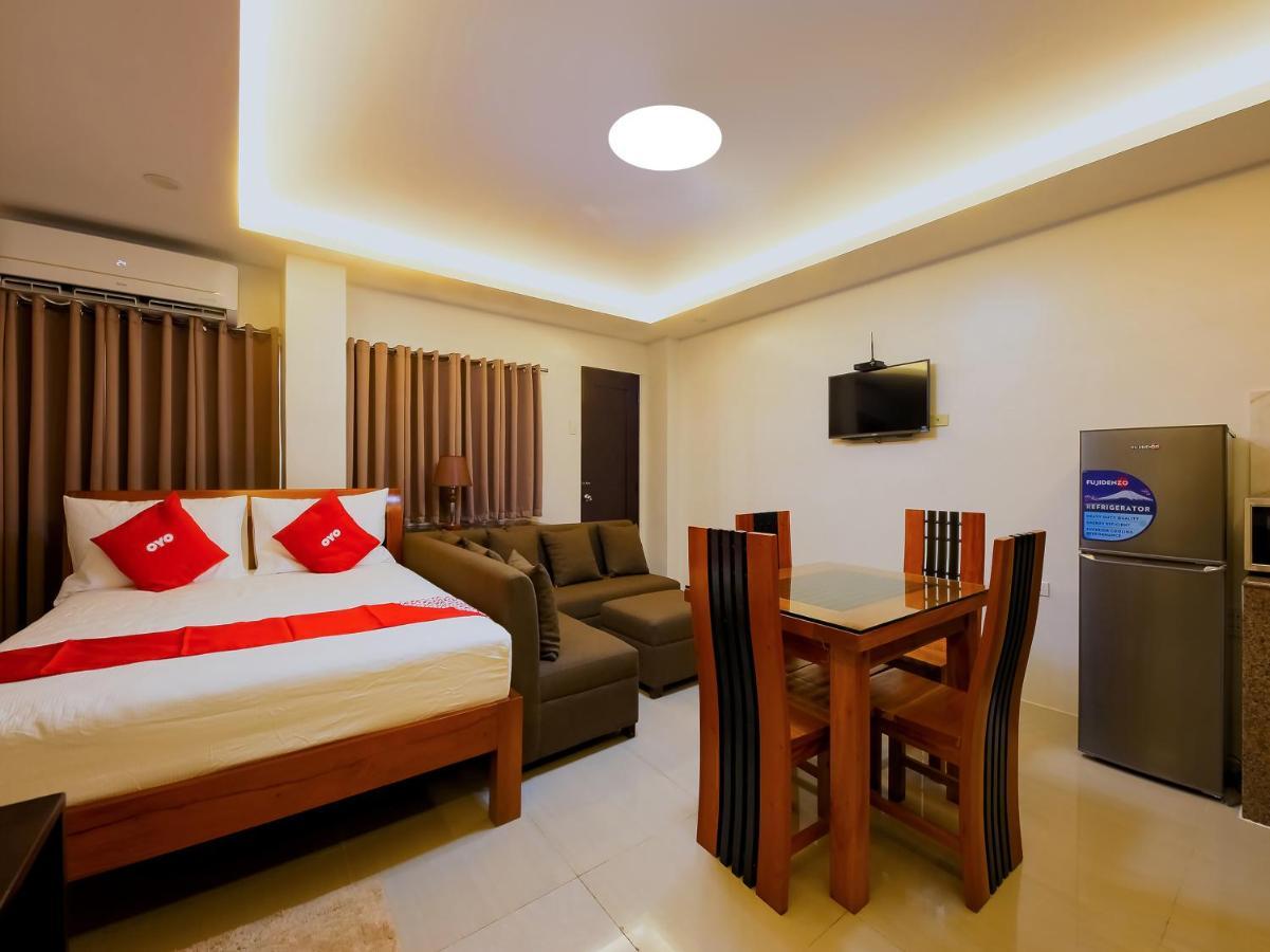 Oyo 848 Dona Aurora Condotel เกซอนซิตี้ ภายนอก รูปภาพ