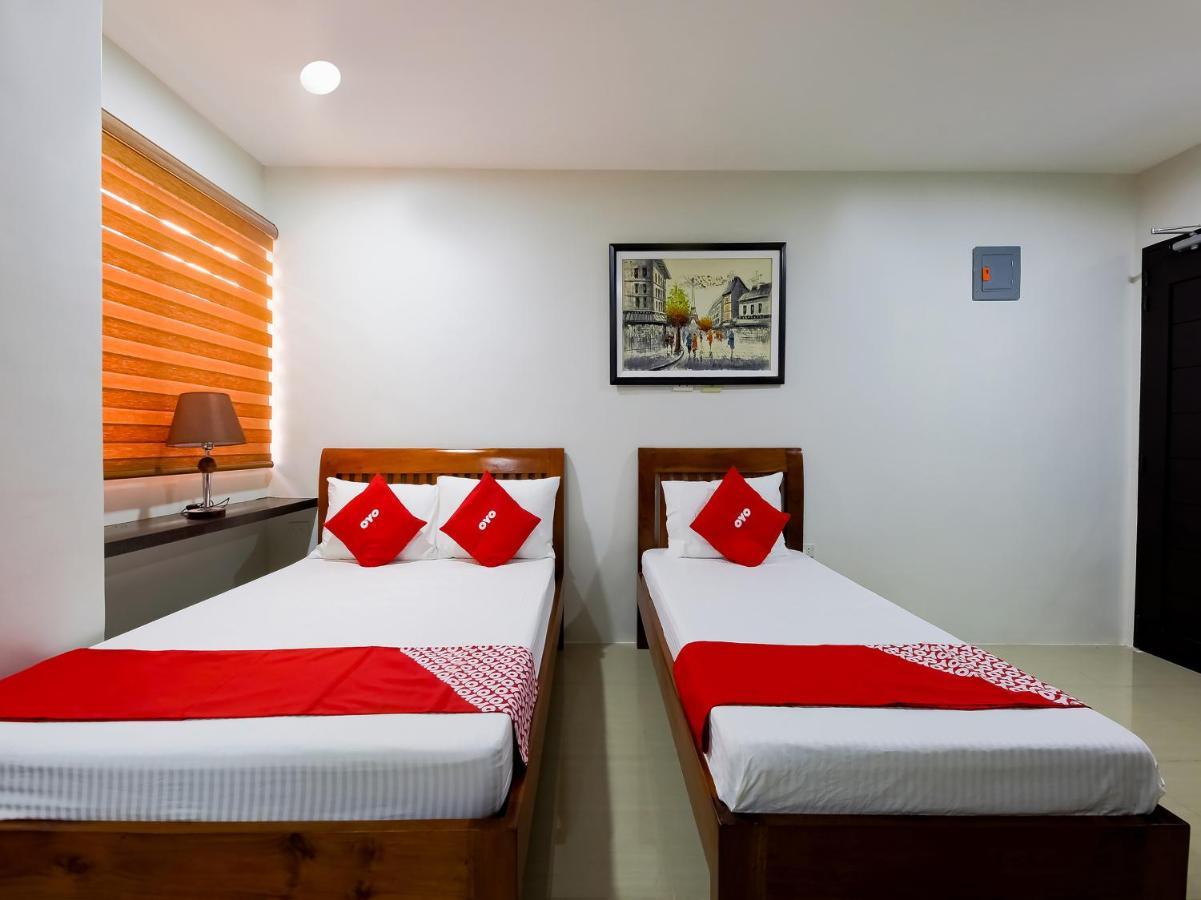 Oyo 848 Dona Aurora Condotel เกซอนซิตี้ ภายนอก รูปภาพ