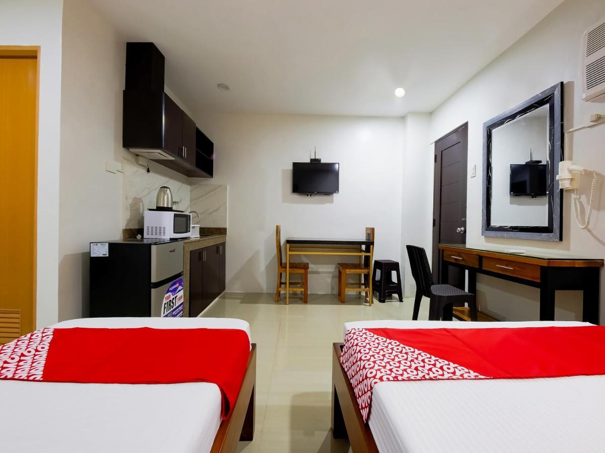 Oyo 848 Dona Aurora Condotel เกซอนซิตี้ ภายนอก รูปภาพ