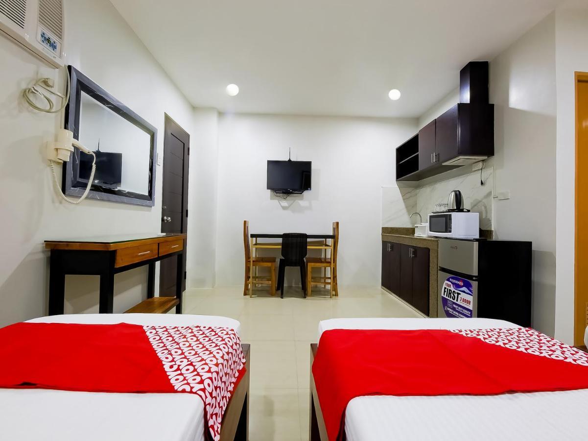 Oyo 848 Dona Aurora Condotel เกซอนซิตี้ ภายนอก รูปภาพ