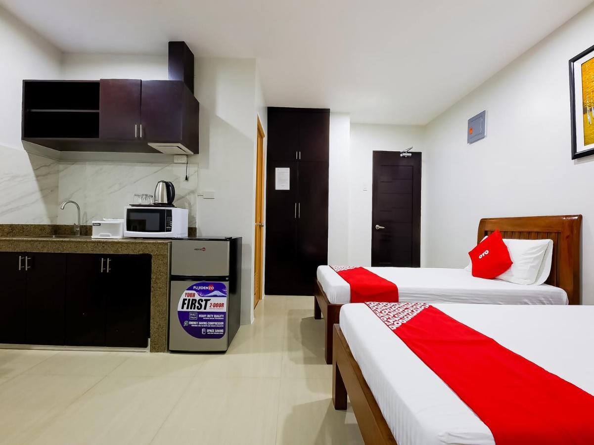 Oyo 848 Dona Aurora Condotel เกซอนซิตี้ ภายนอก รูปภาพ