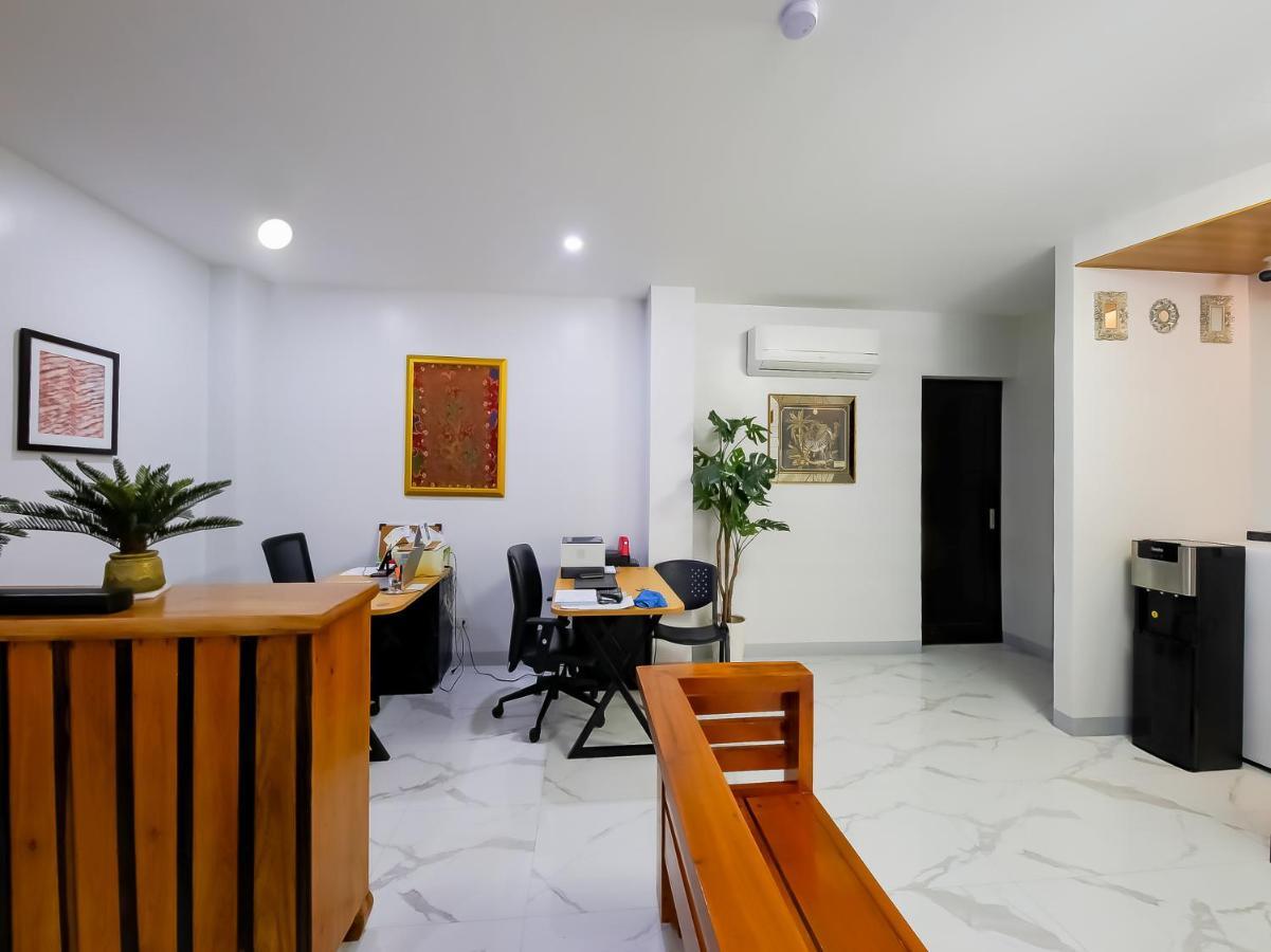 Oyo 848 Dona Aurora Condotel เกซอนซิตี้ ภายนอก รูปภาพ